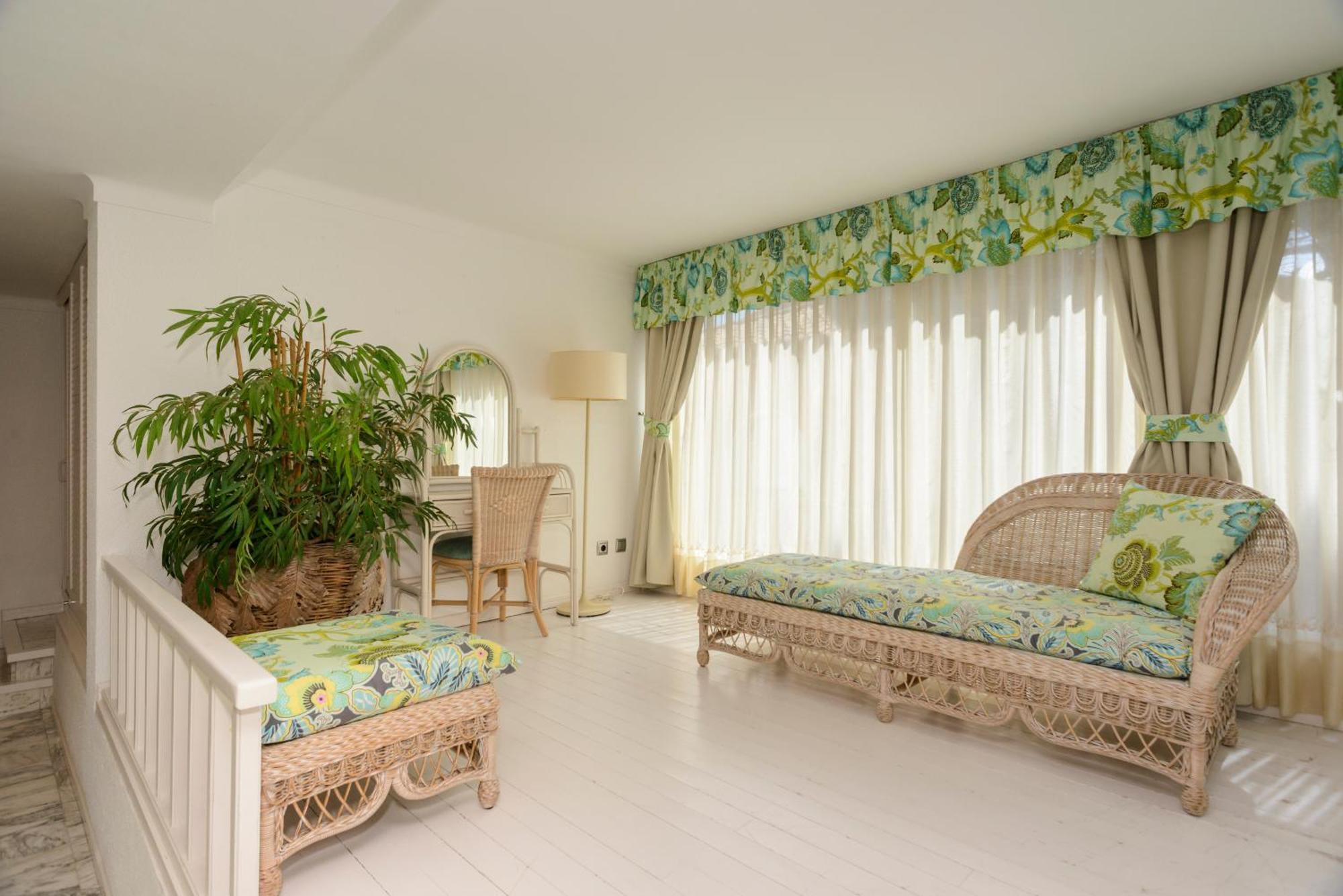 אמפוריבראבה Villa Requesens On Canal מראה חיצוני תמונה